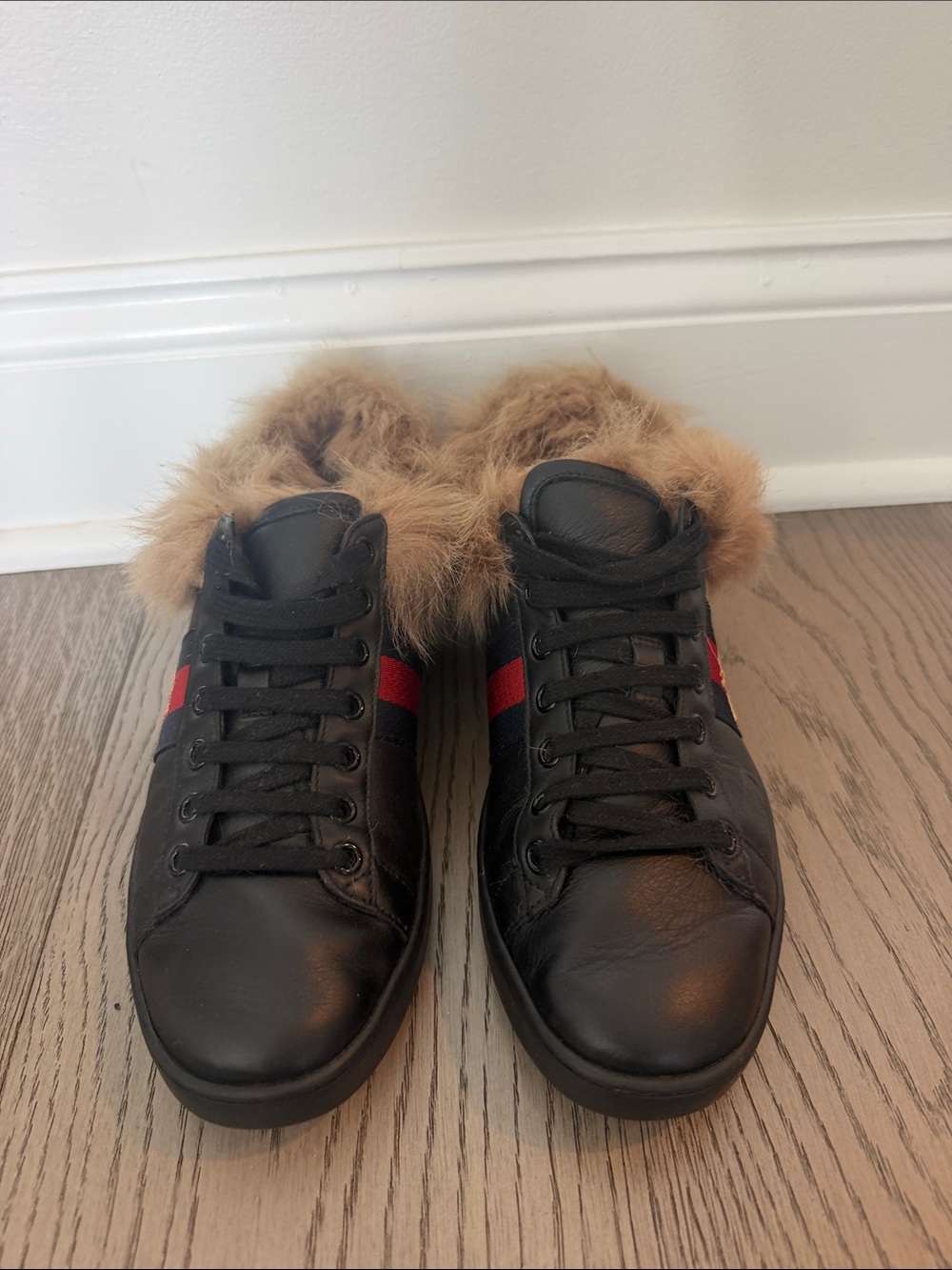 Gucci Black Leather Low-Top Sneakers with Fur Trim